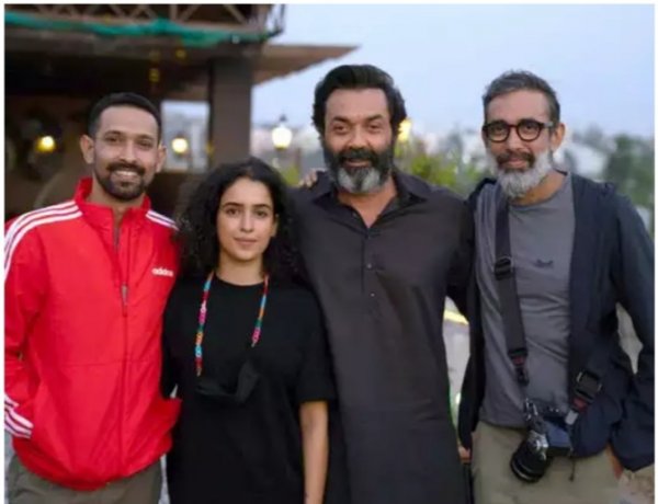 लव हॉस्टल' की शूटिंग पूरी होने पर बॉबी देओल ने को-स्टार्स संग शेयर की तस्वीर