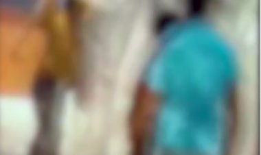 लड़कियों-महिलाओं पर चलाई लाठी, VIDEO: लड़की को रास्ते में पकड़ा, बोला- रिलेशन बनाएगी तो 500 रुपए दूंगा; शिकायत करने गई महिलाओं को पीटा