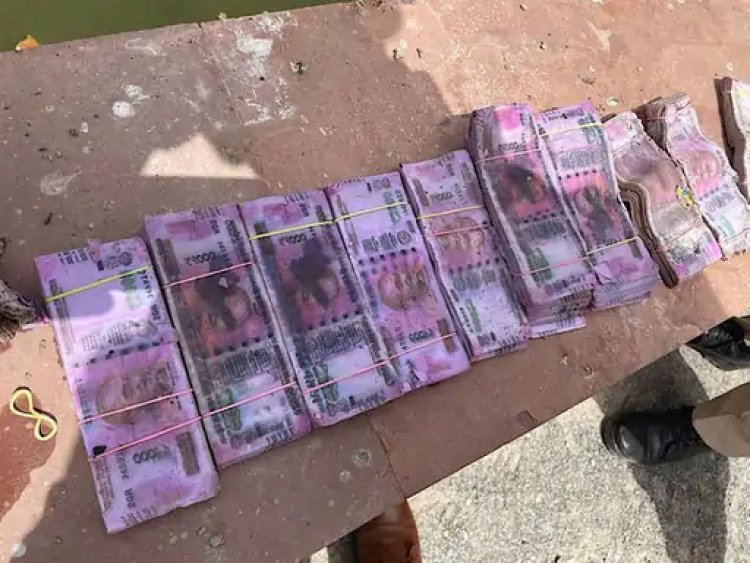 झील ने उगली 2 हजार के नोटों की गड्डियां: अजमेर के आनासागर से निकले एक करोड़; पुलिस बोली- जाली हो सकते हैं