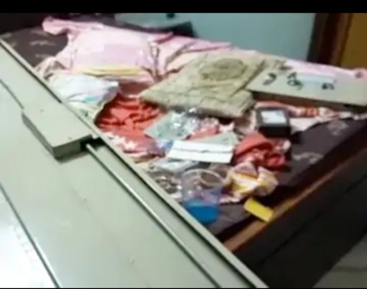 कूलर चला कर सोता रहा परिवार, घर में चोरी