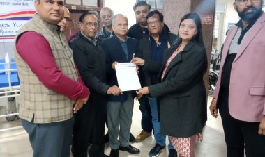 "टाटा पावर अजमेर द्वारा JLN अस्पताल को 11 व्हील चेयर और 15 ट्रॉली स्ट्रेचर प्रदान,