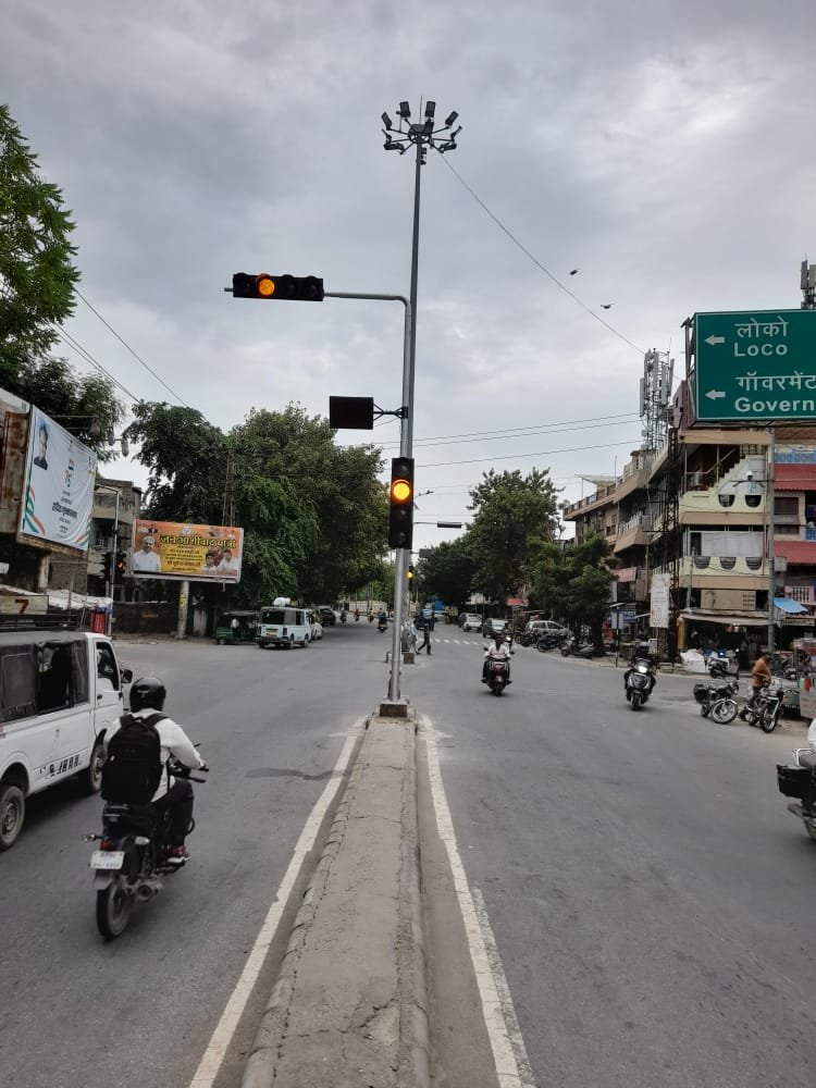 शहर में स्मार्ट ट्रैफिक कंट्रोल सिस्टम लगाने का कार्य आरंभ
