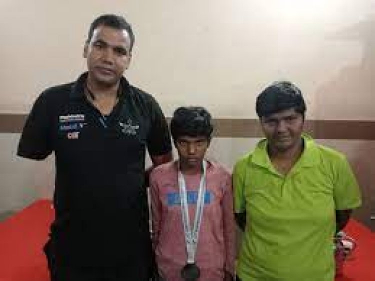 मेंटल कहते थे लोग, अब जीता नेशनल मेडल: मजदूर की बेटी ने बिना जूतों के पहाड़ों, सड़कों, बीहड़ों में की प्रैक्टिस, ताने भी सहे